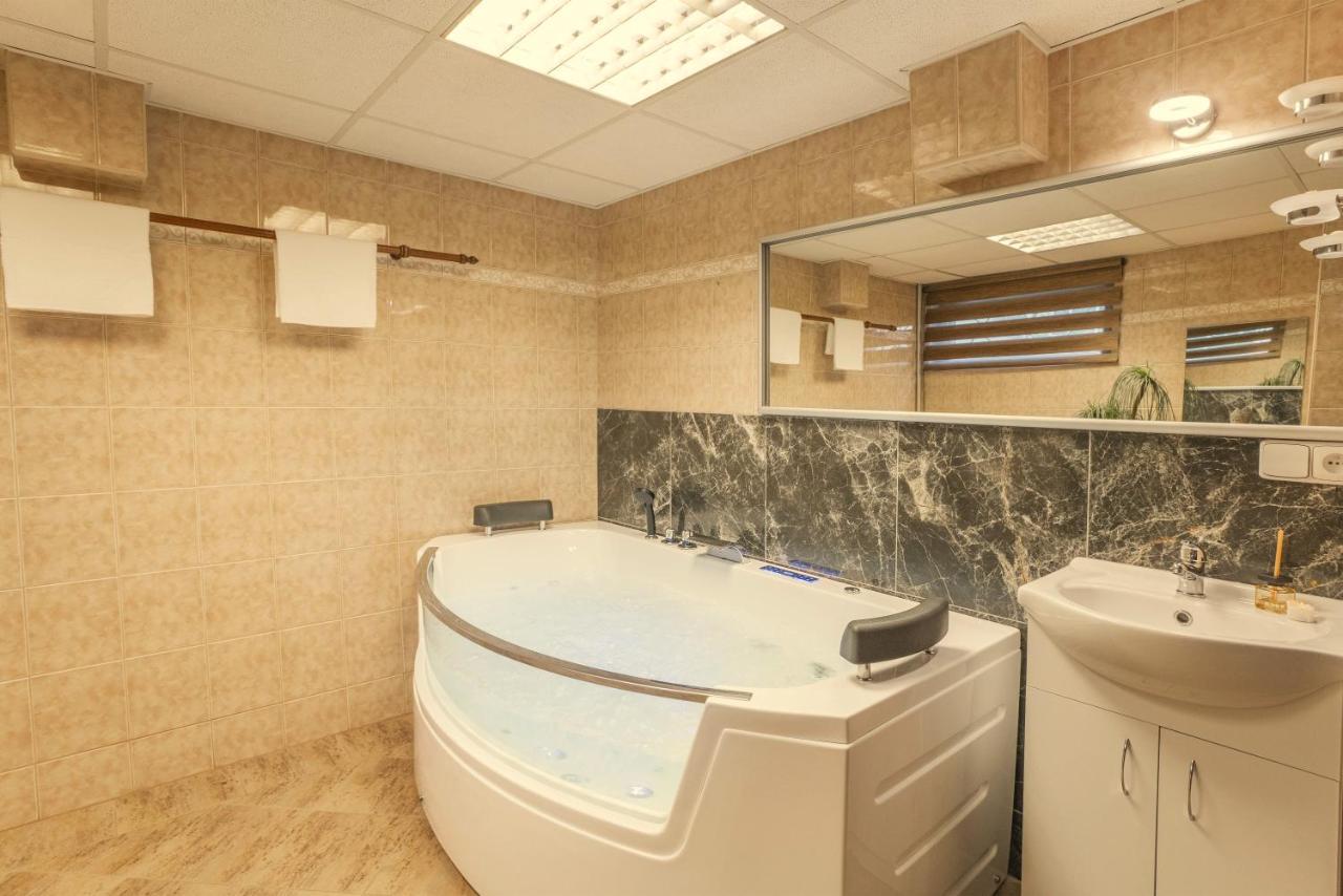Wellness Studio! Finnish Sauna, Whirlpool, Gym & More! Прага Экстерьер фото